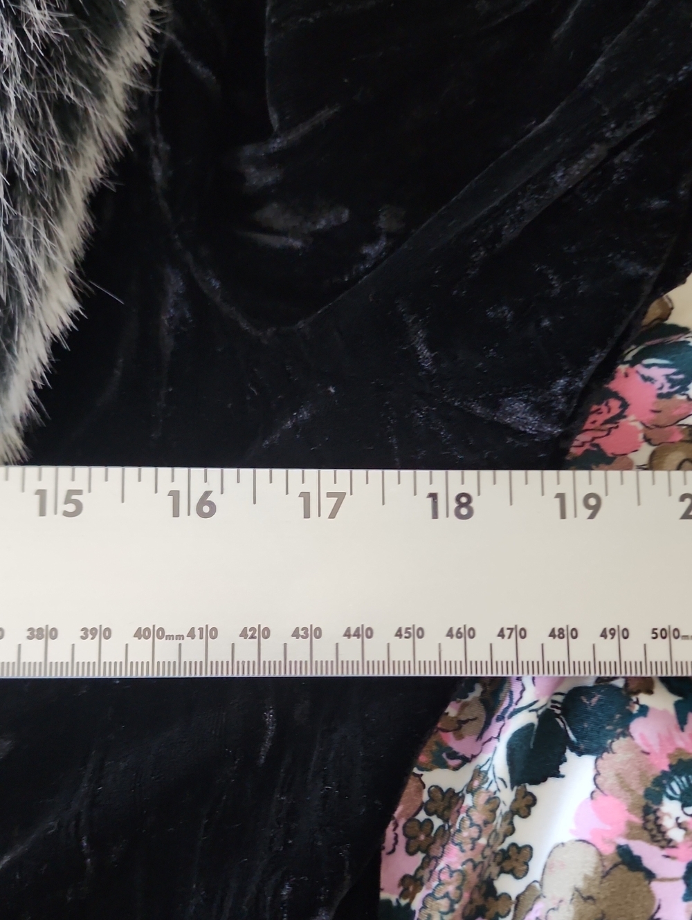 Vintage Black Velvet Women's Jacket with Faux Fur Collar - Picture 10 of 11